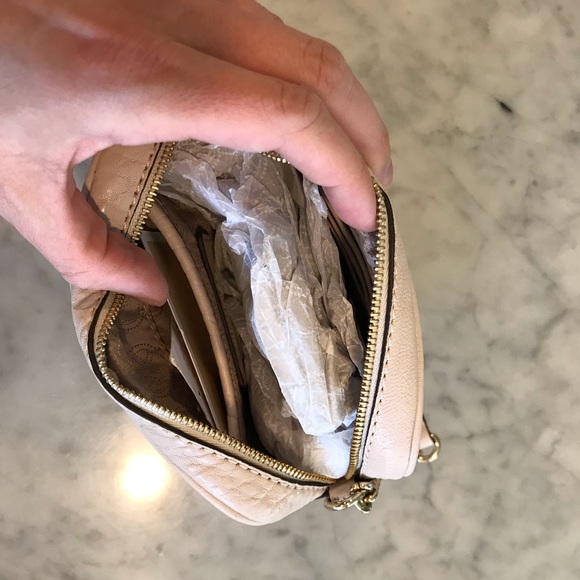 NWOT Michael Kors Leather Uptown Astor Crossbody - Picture 4 of 5